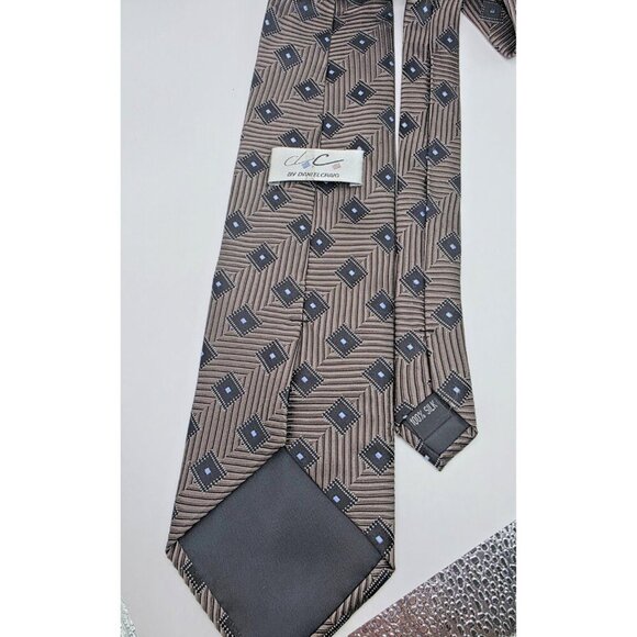 D.C. by Daniel Craig Mens Neck Tie Long 100% Silk Black/Brown Geometric Pattern - Picture 2 of 4